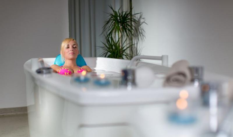 Hotel Rimski Dvor - Rimske Terme リムスケ・トプリツェ エクステリア 写真