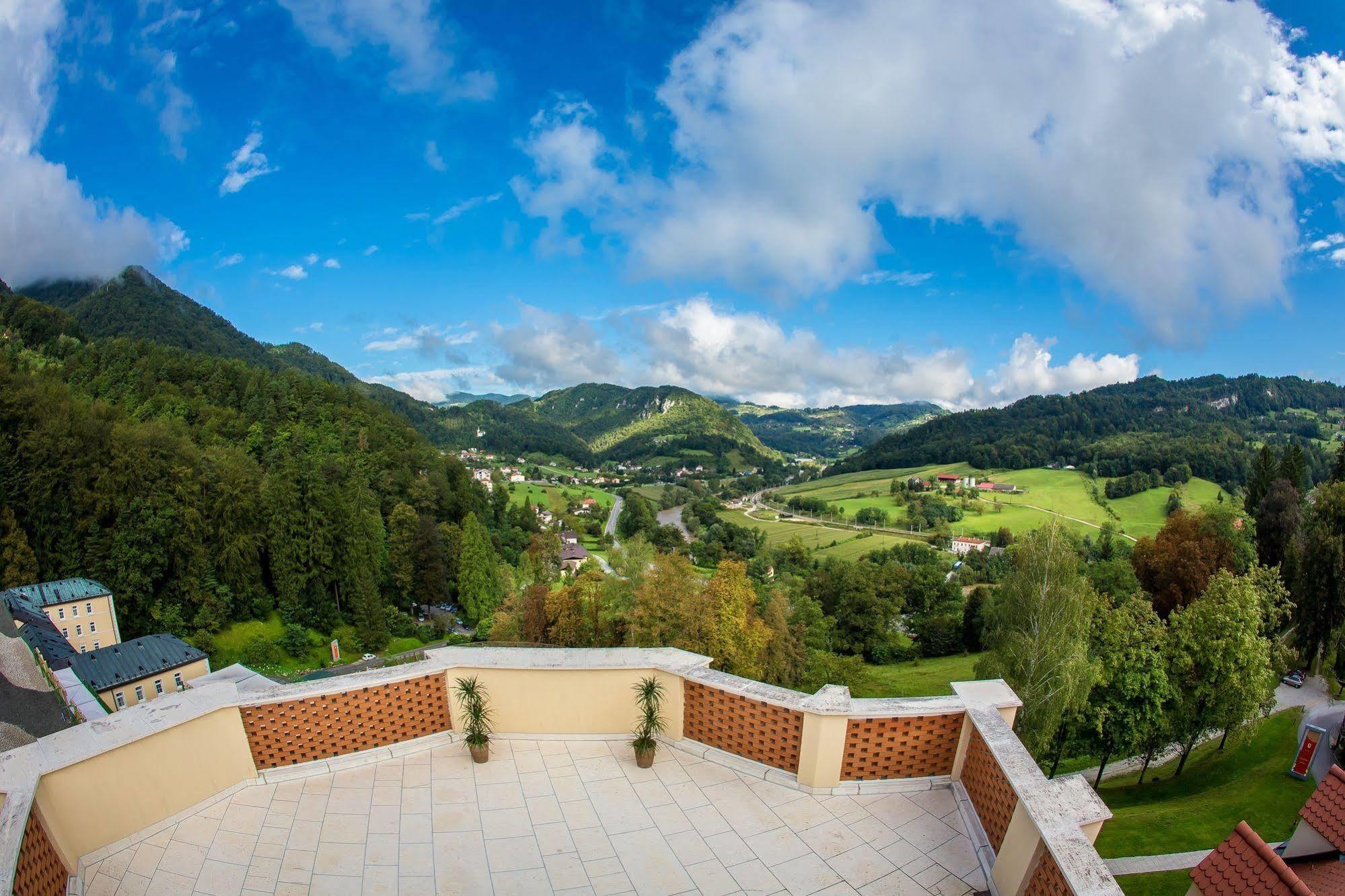 Hotel Rimski Dvor - Rimske Terme リムスケ・トプリツェ エクステリア 写真