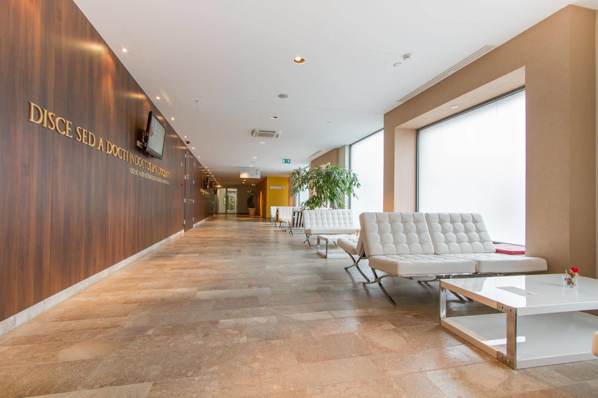 Hotel Rimski Dvor - Rimske Terme リムスケ・トプリツェ エクステリア 写真